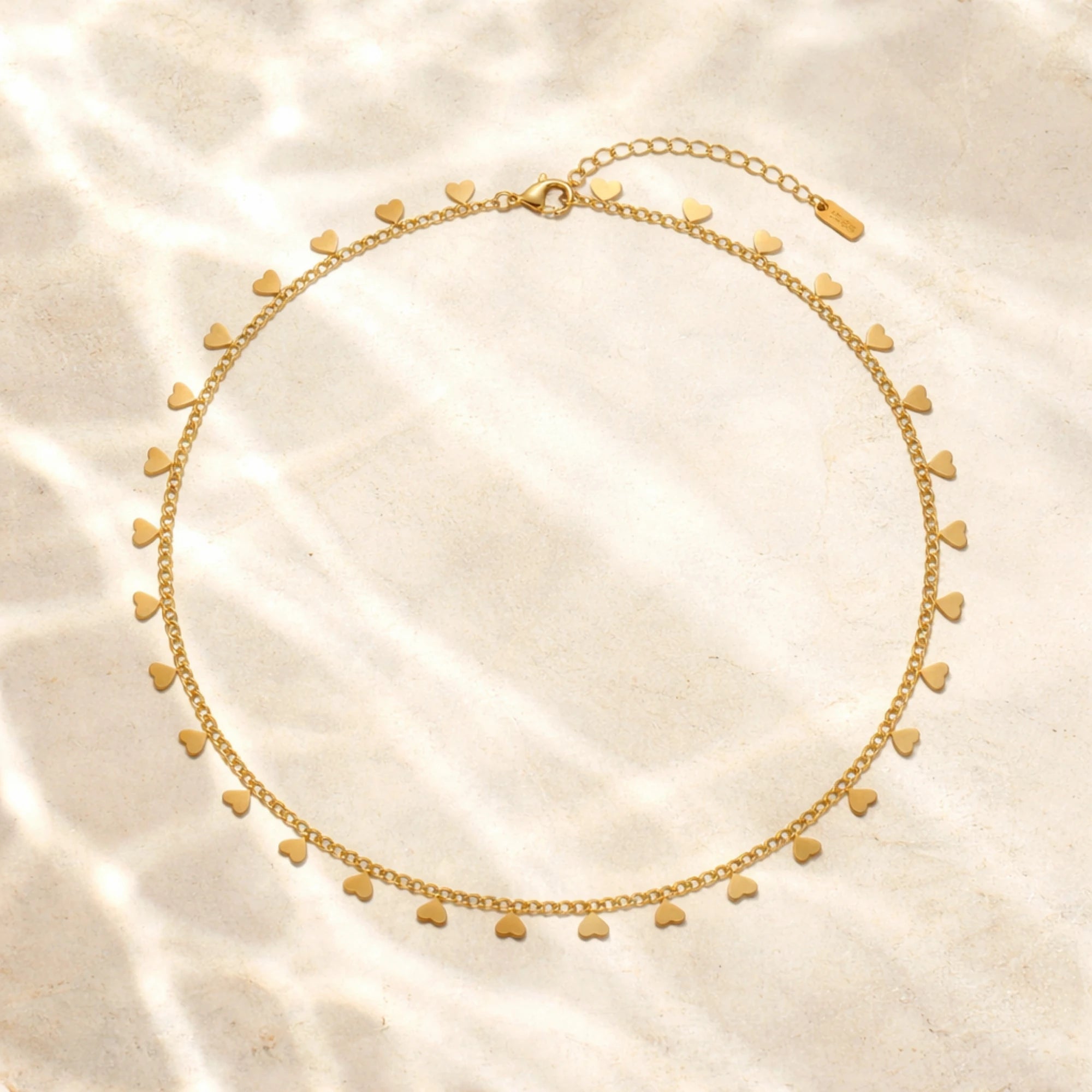 Şık ve romantik kalp figürlü gold kolye modeli
