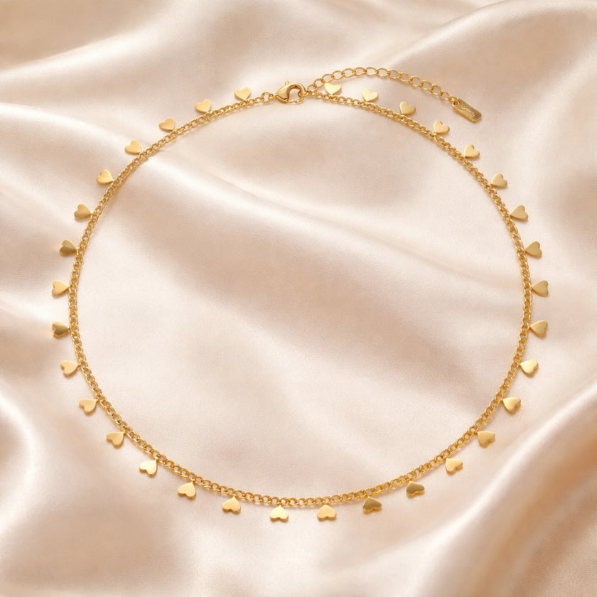 Minimal tasarımlı gold kalp detaylı kadın kolye