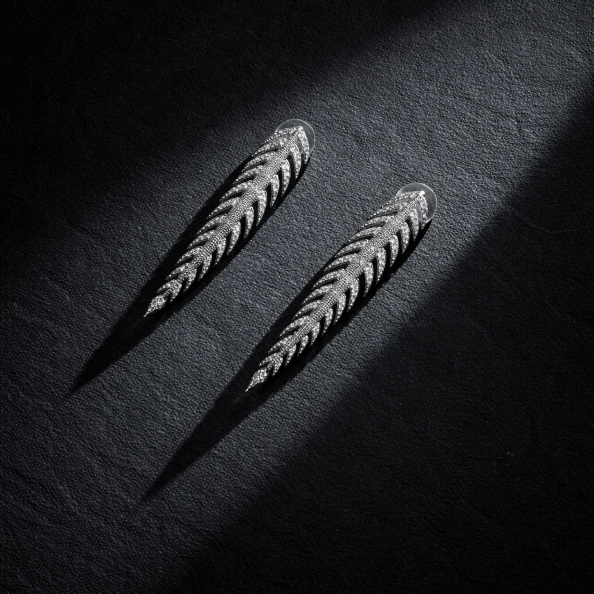 Alya Jewelry zirkon taşlı gümüş yaprak kadın küpe