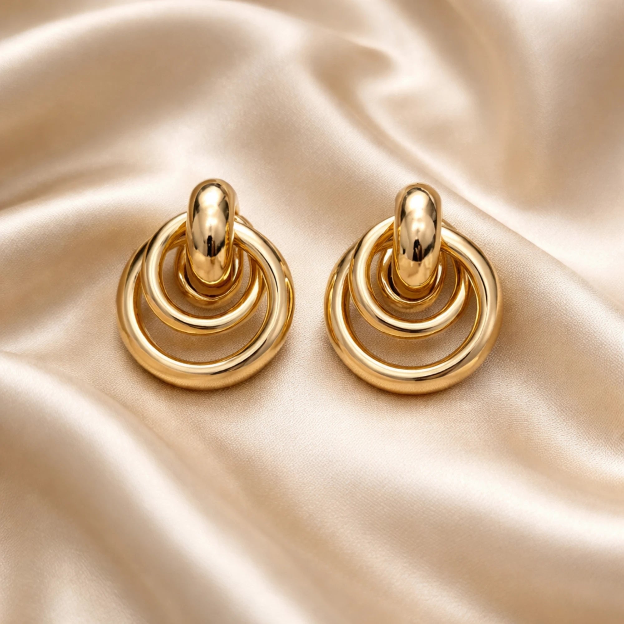 Gold İç İçe Halka Geçişli Kadın Küpe