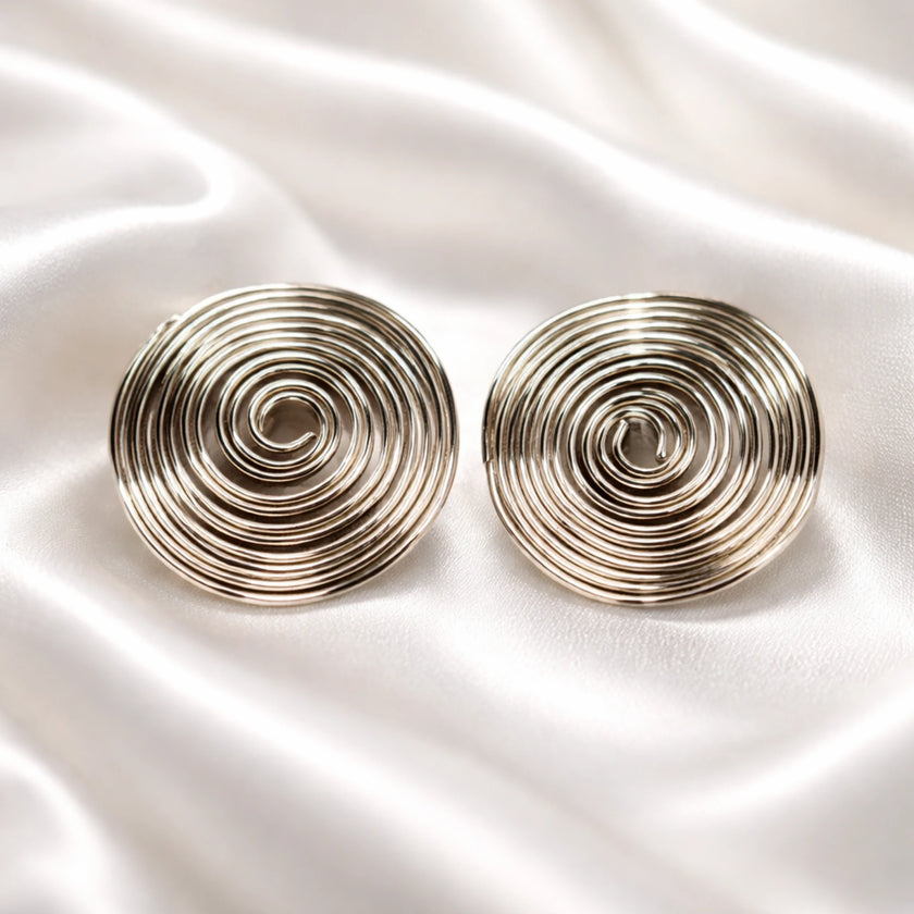 Gümüş renk spiral halka küpe modeli