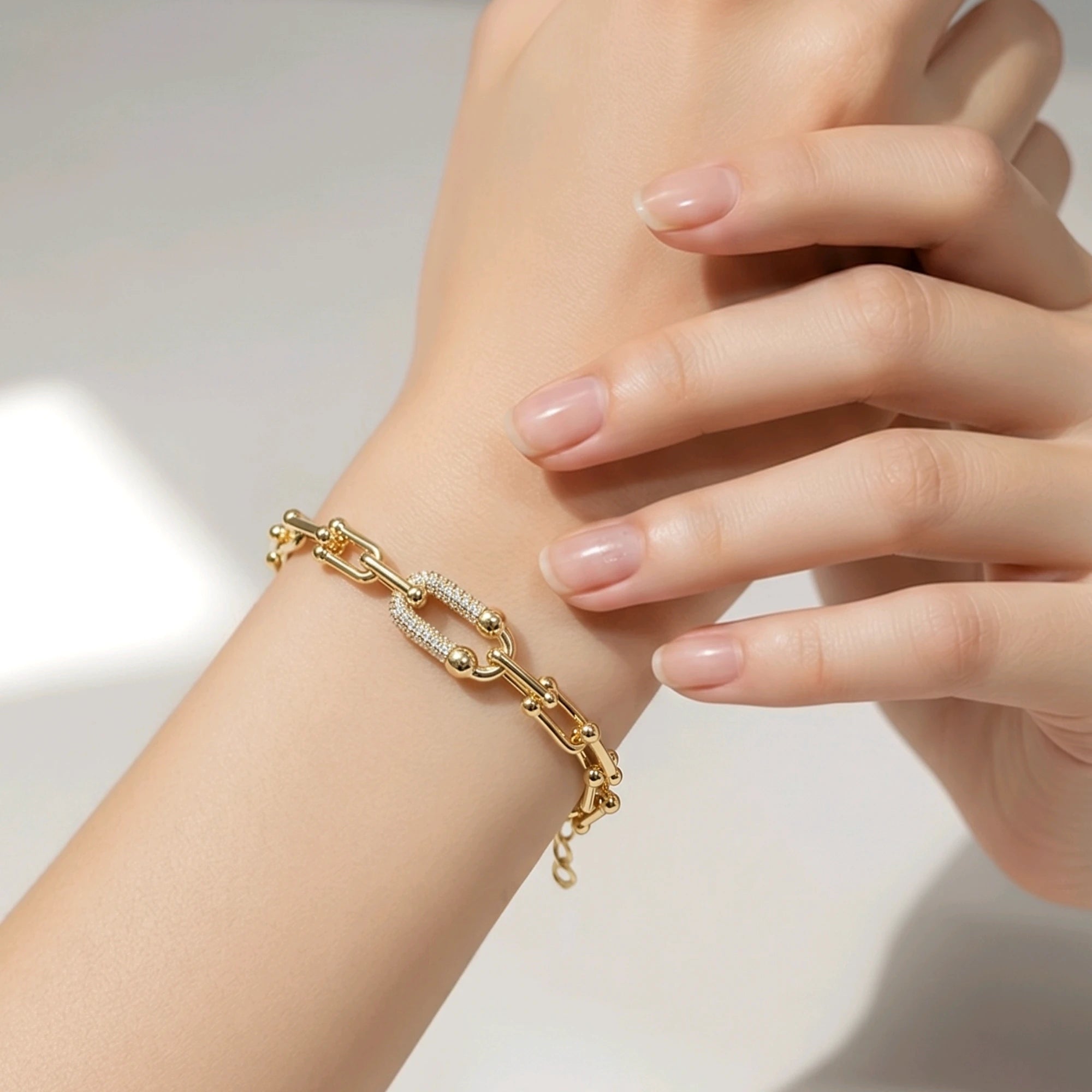 Alya Jewelry taşlı kilit detaylı gold takı seti