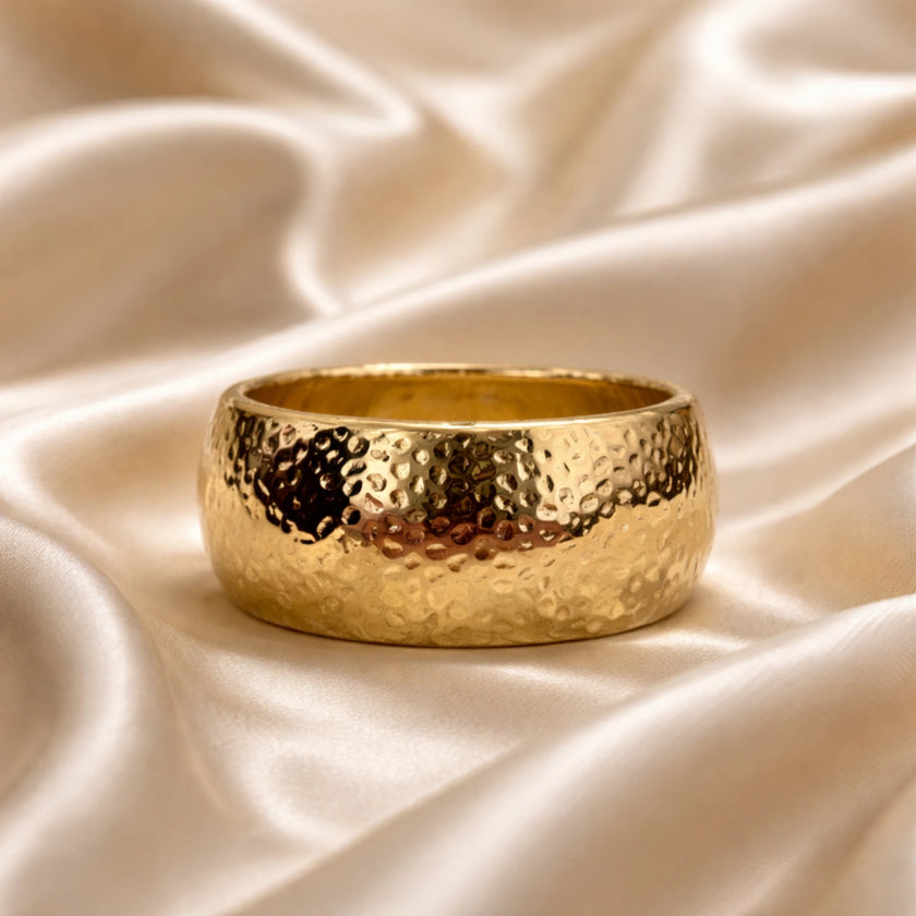Çekiç dokulu gold kelepçe bileklik tasarımı