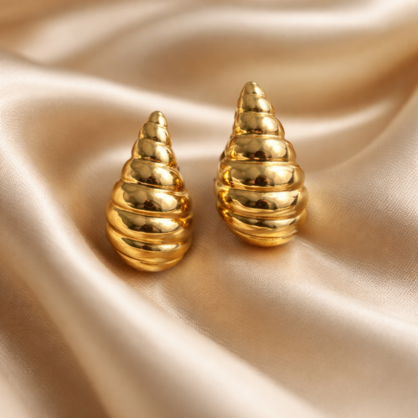 Spiral kabuk tasarımlı gold kadın küpe modeli