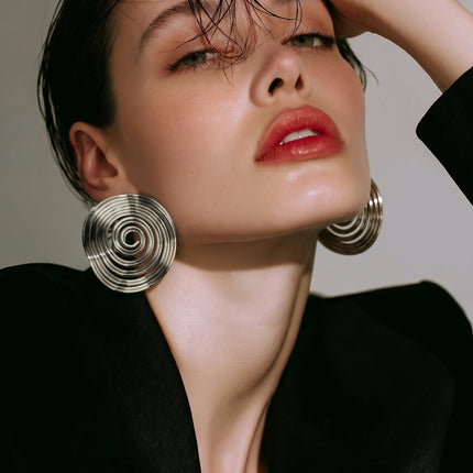 Spiral model gümüş renk kadın küpe