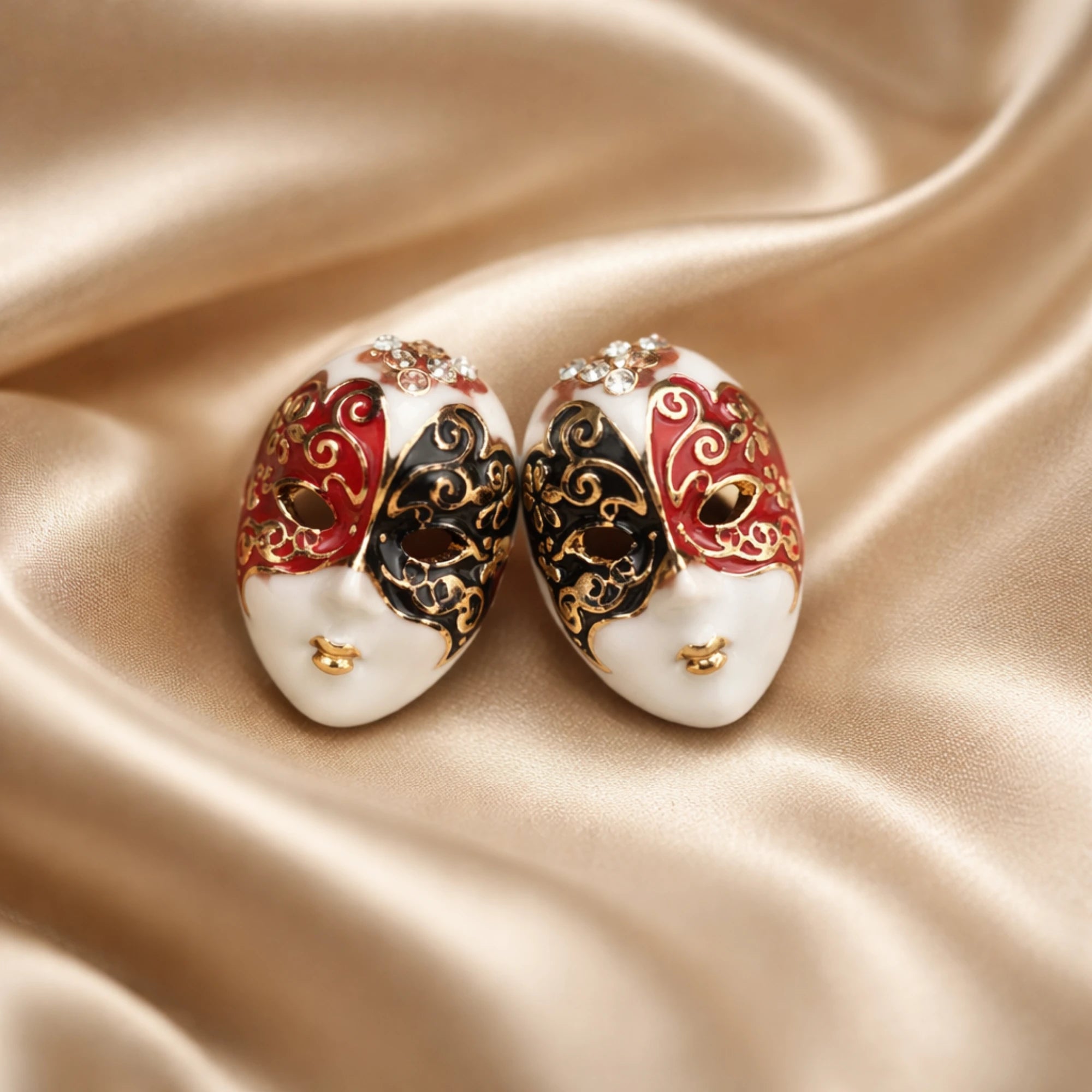 Alya Jewelry taş detaylı Venedik maske kadın küpe